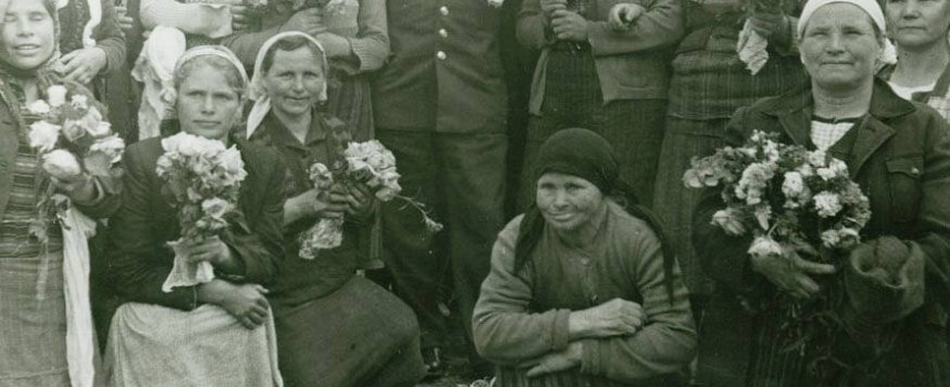 Държавен архив – Пазарджик издирва жените снимани с Гагарин през 1961 година