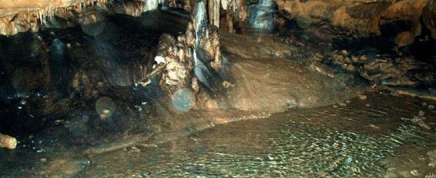 Съботни маршрути: Посетете „Водната пещера“ край Ракитово