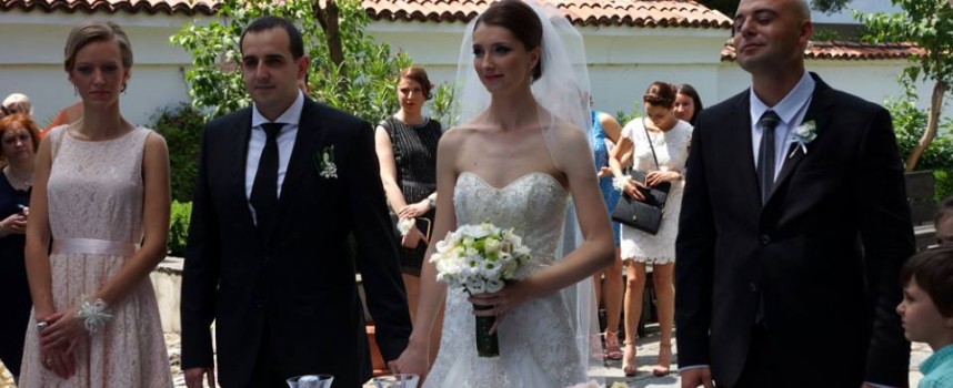 Младоженци избраха да се венчаят в къщата на Николаки Христович