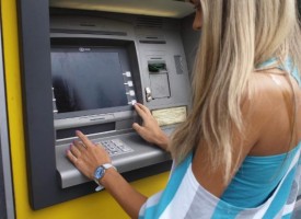 Банков управител: Пазарджиклии все повече пазаруват с кредитна карта