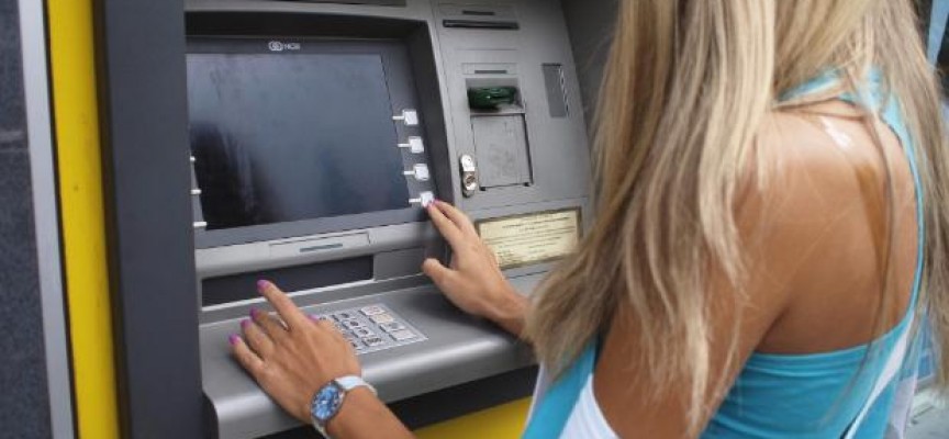 Банков управител: Пазарджиклии все повече пазаруват с кредитна карта