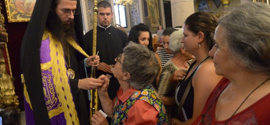 Знеполският епископ Арсений служи на Успение Богородично в Пазарджик