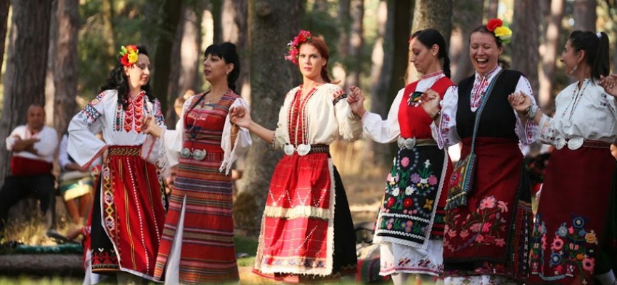 Ансамбъл „Пазарджик“ откри снощи фестивала на народната носия в Жеравна