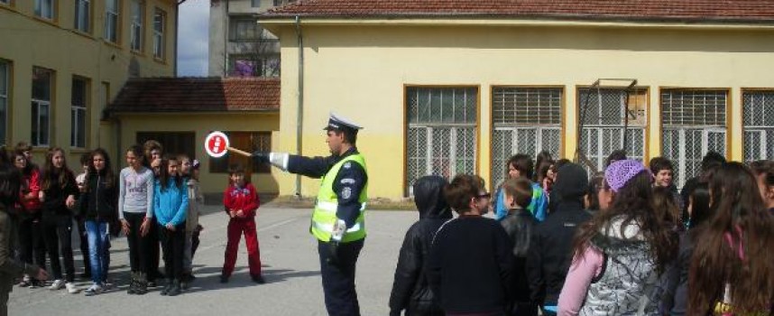 Полицията с беседи за пътна безопасност след първия учебен ден