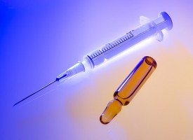 Европейската агенция по лекарствата откри връзка между съсиреците и ваксината на „АстраЗенека“
