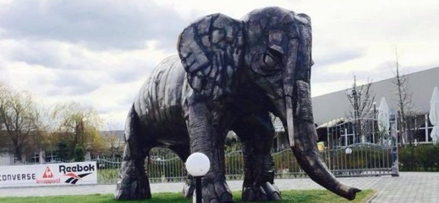 Метален слон вещае берекет на шофьори и купувачи край АМ“Тракия“