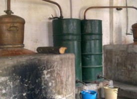 Митничари спипаха нелегален производител на ракия от Аканджиево