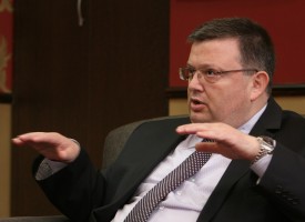 Искат оставката на Влайков, Сотир Цацаров инспектира случая