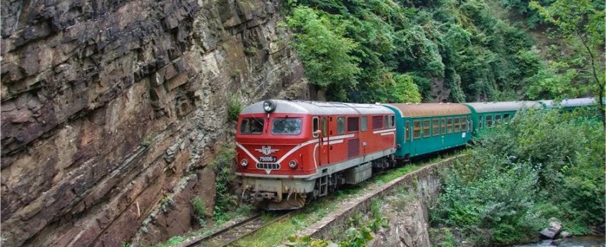 Теснолинейката: От днес влак „Родопи“ с вагон – ресторант, празнува двоен юбилей