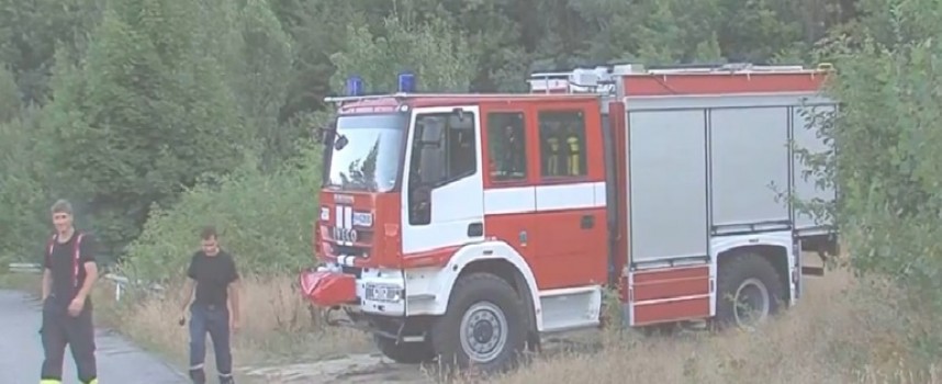 20 гуми и опел „Вектра“ изгоряха вчера във Виноградец