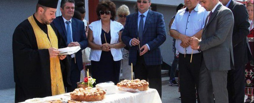 Зам.министър Нанков резна лентата на санирания блок в Брацигово
