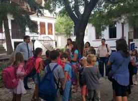 Кметът на Стрелча заведе децата на града до Старосел, за да се сбогуват с ваканцията