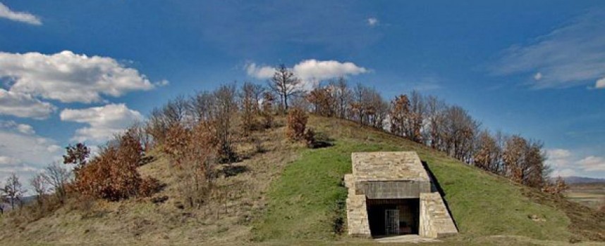 Община Стрелча си търси летен екскурзовод за Жаба могила