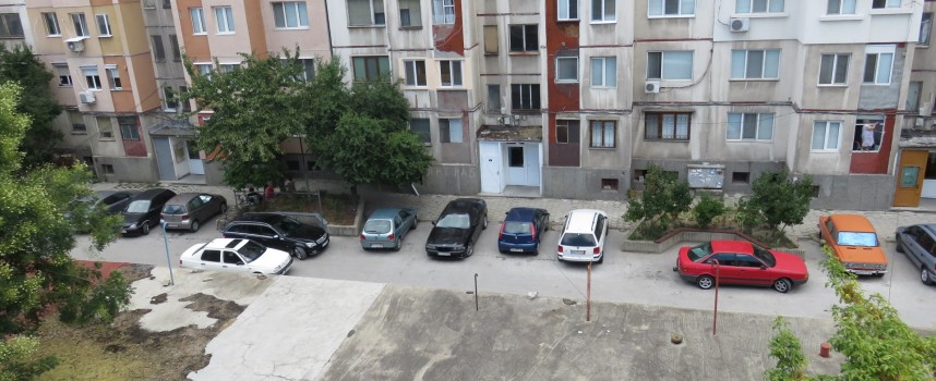 Паркирането – проблем за Пазарджик, всяко трето семейство кара по две коли