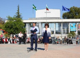 Кметът Тодор Попов издигна националното знаме и поздрави за Деня на независимостта