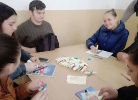 1300 свитъка със завети на Будителите стягат в гимназия „Иван Аксаков“