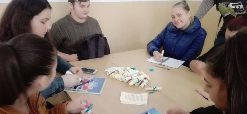 1300 свитъка със завети на Будителите стягат в гимназия „Иван Аксаков“