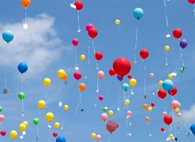 100 балона литват над „Аксаков“ за Международния ден на ученика