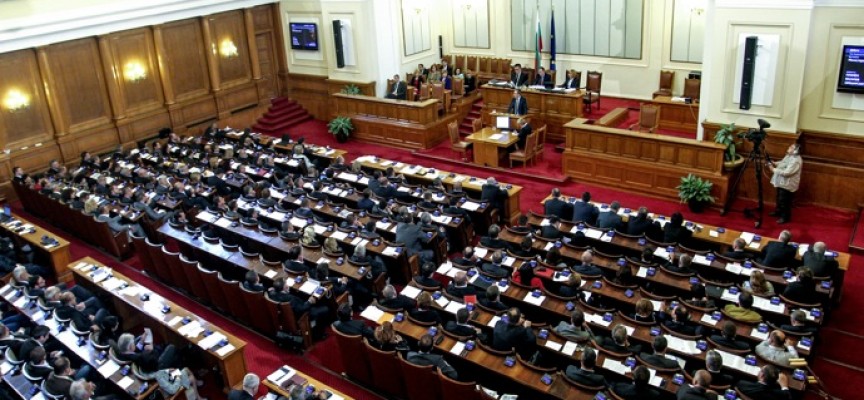 На изпроводяк: Парламентът прие на първо четене промени в Закона за собствеността и ползването на земеделските земи