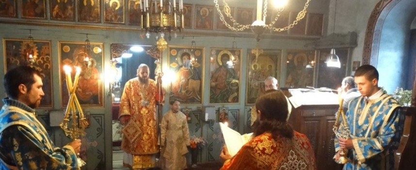 Епископ Яков отслужи неделна литургия във Ветрен дол