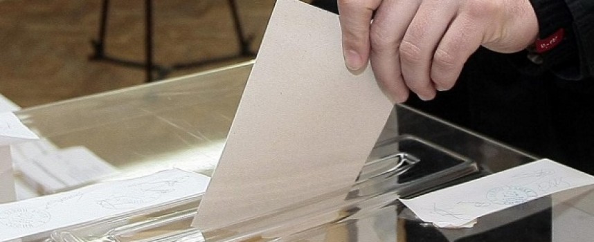 Кандидатът за евродепутат Делян Пеевски гласува в Света Петка, велинградчанката Кристина Велкова в Лондон
