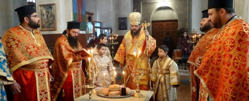Епископ Яков  отслужи литургия в Белово, научете за петохлебието