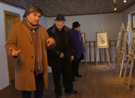 Наш художник откри изложба в Брестовица, рисува винената карта на селото