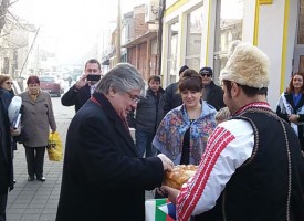 Посрещнаха руския посланик с хляб, сол и „Чудесия“