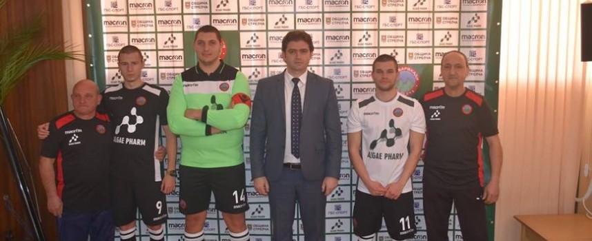Стрелчанският ФК“Барикади“ и „Лудогорец“  с общ спонсор