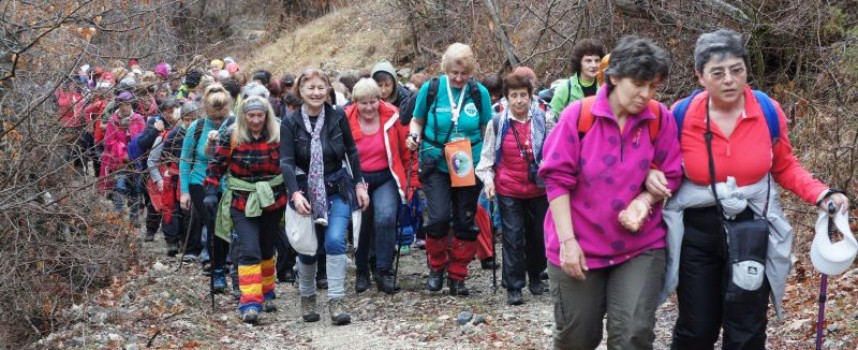 15 планинарки се включиха в Националния зимен женски поход
