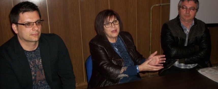 Бойка Маринска покани деца и учители от „Г.Брегов“ в Парламента