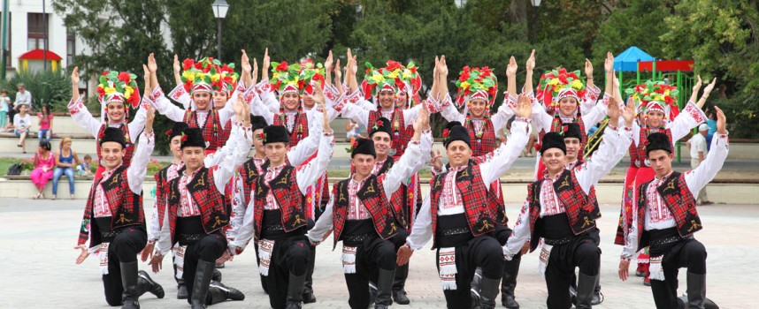 Традиционният концерт на „Чудесия“ е днес на пл. „К. Величков“, най-малките танцуват за първи път