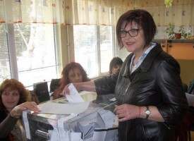 Бойка Маринска гласува в „Здравец“