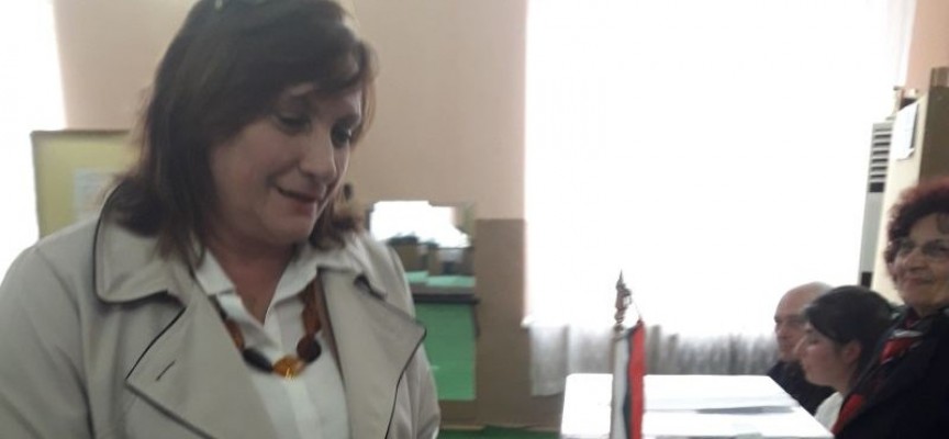 Искра Михайлова не иска да е депутат