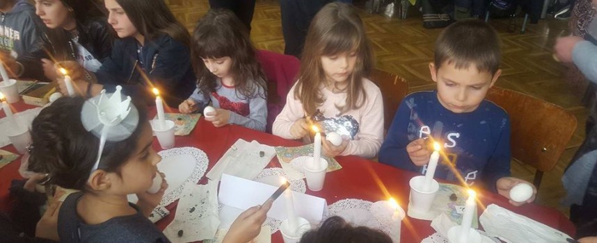 Велинград: Деца изписваха яйца по традиция от Чепино