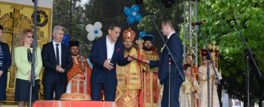 Зам.-кметът на Ставропол Денис Алтапов ни поздрави за празника