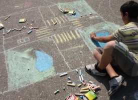 В четвъртък: Деца рисуват на площада в Црънча