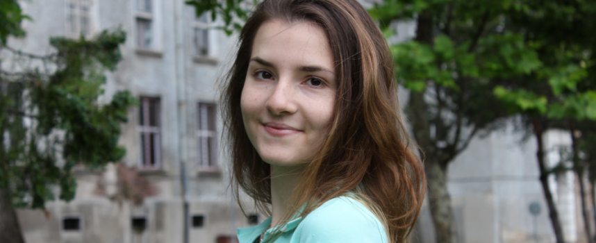 Блестящата Екатерина Павлова ще представи Пазарджик на турнир по дебати в Чехия