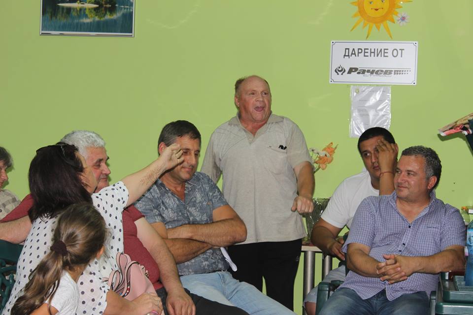 Варвара се вдигна на протест и блокира пътя Пазарджик - Велинград 1 09варвара1