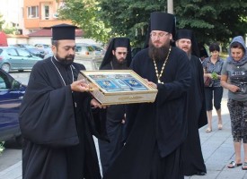 Пазарджик: Стотици се поклониха пред донесените от Москва светини на Света Богородица