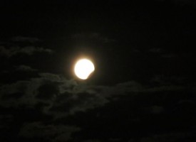 Вдигни очи: Лунното затъмнение ще се вижда на небосвода до 23.51 ч.