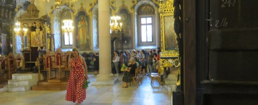Чуйте звъна на камбаните: Хиляди днес се поклониха на Богородица в Пазарджик