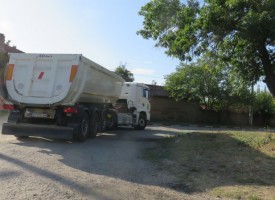 Въпреки забраната тежки камиони минават по моста в Бошуля