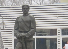 Проф. Величко Минеков създаде паметника на Васил Левски в Пазарджик