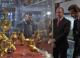 Президентът показа на емира на Катар Панагюрското съкровище