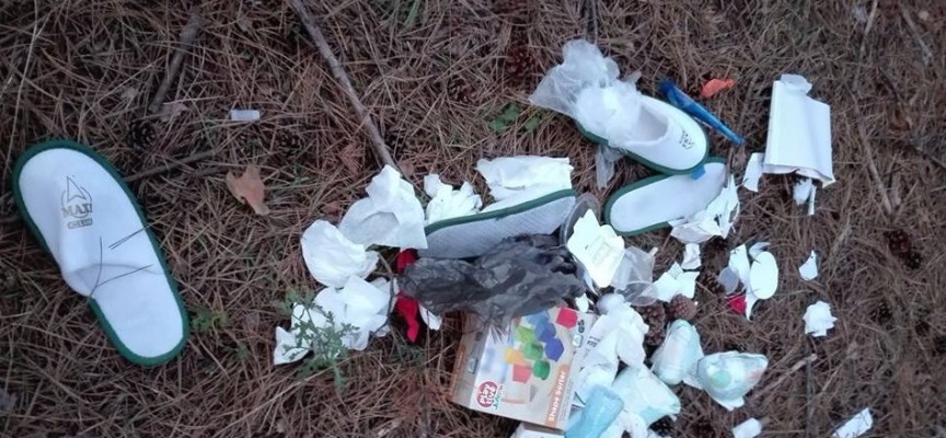 Читателска връзка: Велинградски хотел си хвърля боклуците в гората, срам за СПА-столицата