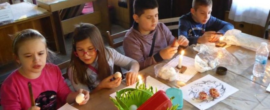 Великденската работилница събра деца от Пазарджик, Музеят почива от Разпети петък до Светли понеделник