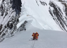 Трима българи са останали завинаги на Еверест, руска експедиция погреба две тела