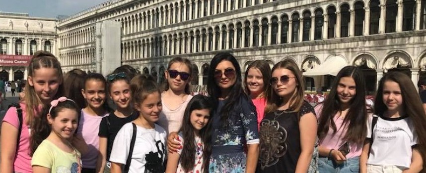 Чудесниците от „Чудесия“ с фотосесия във Венеция на път за Мадрид