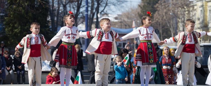 На Лазаровден и Цветница: Фолклорни празници на площада